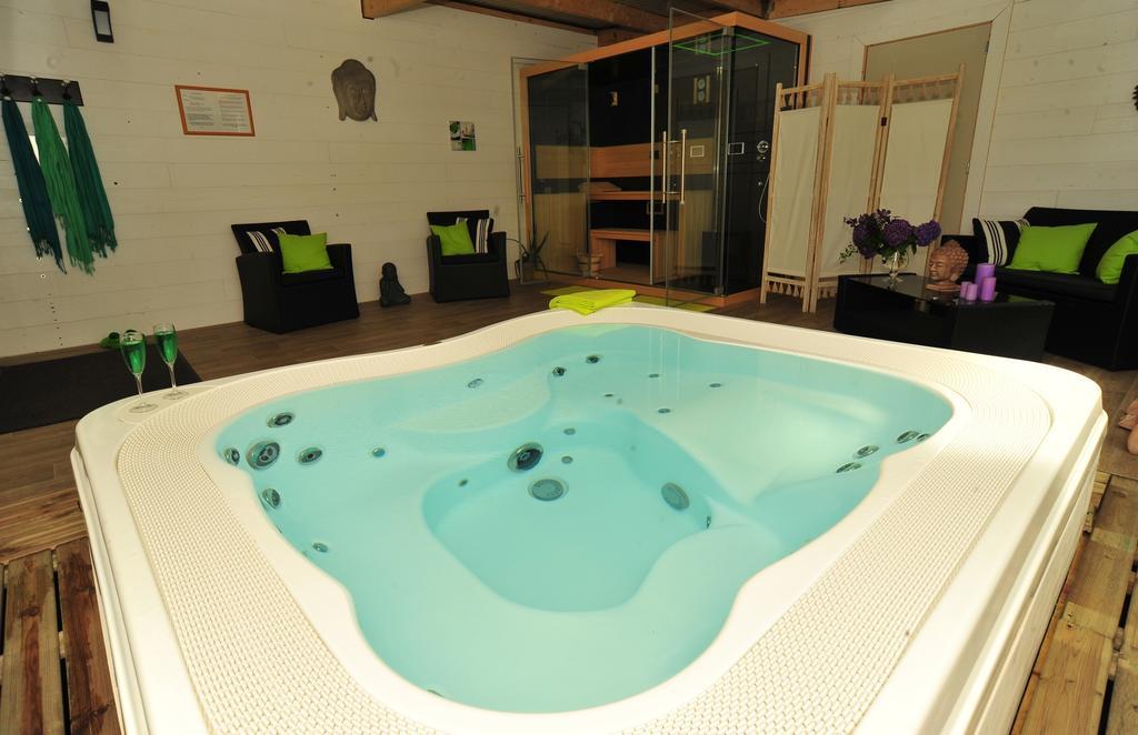 Camping Duguesclin Saint-Coulomb Εξωτερικό φωτογραφία